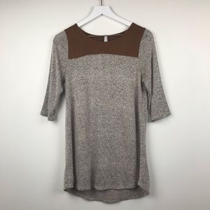 Minimi Grey Knit Half Sleeve Top with Suede Accent